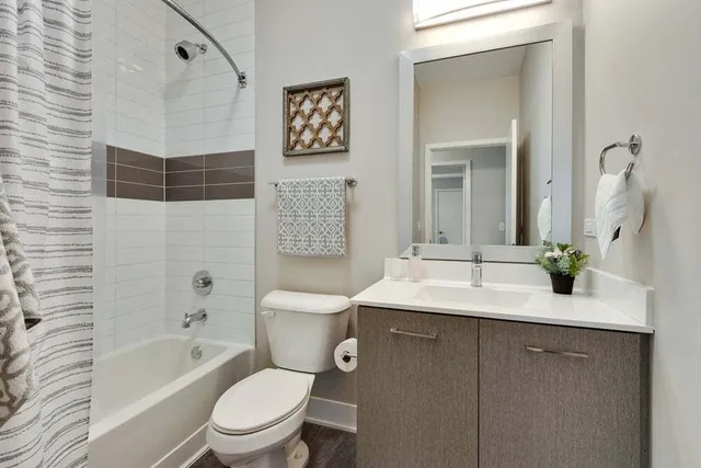 $2,545 | 18w070 Royce Boulevard, Unit 216, Villa Park, IL 60181