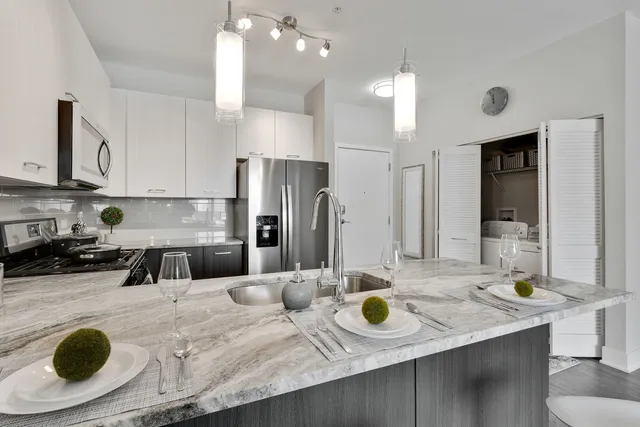 $2,545 | 18w070 Royce Boulevard, Unit 216, Villa Park, IL 60181