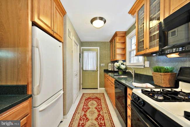 7705 Schelhorn Road Alexandria, VA 22306 - Photo 12 of 29 Kitchen
