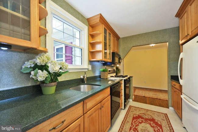 7705 Schelhorn Road Alexandria, VA 22306 - Photo 14 of 29 Kitchen