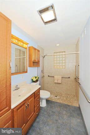 7705 Schelhorn Road Alexandria, VA 22306 - Photo 20 of 29 Bath
