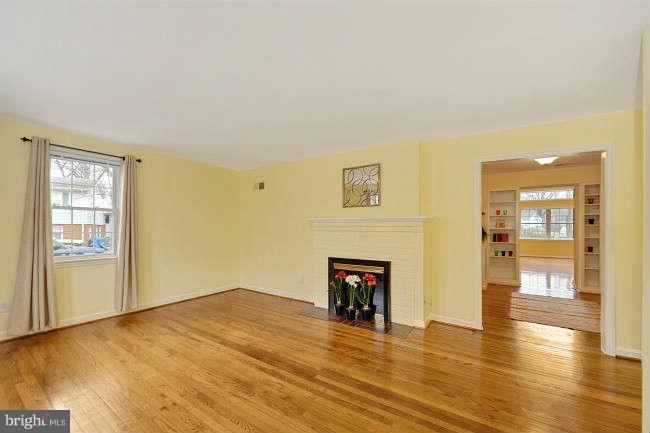 7705 Schelhorn Road Alexandria, VA 22306 - Photo 8 of 29 Living Room
