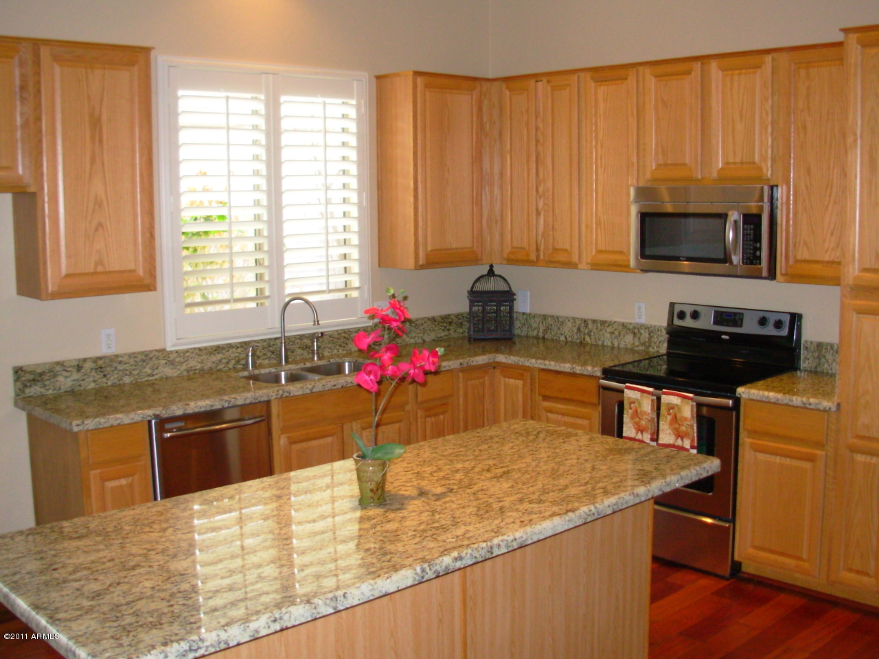 2436 East Darrel Road Phoenix, AZ 85042 - Photo 2 of 22 kitchen