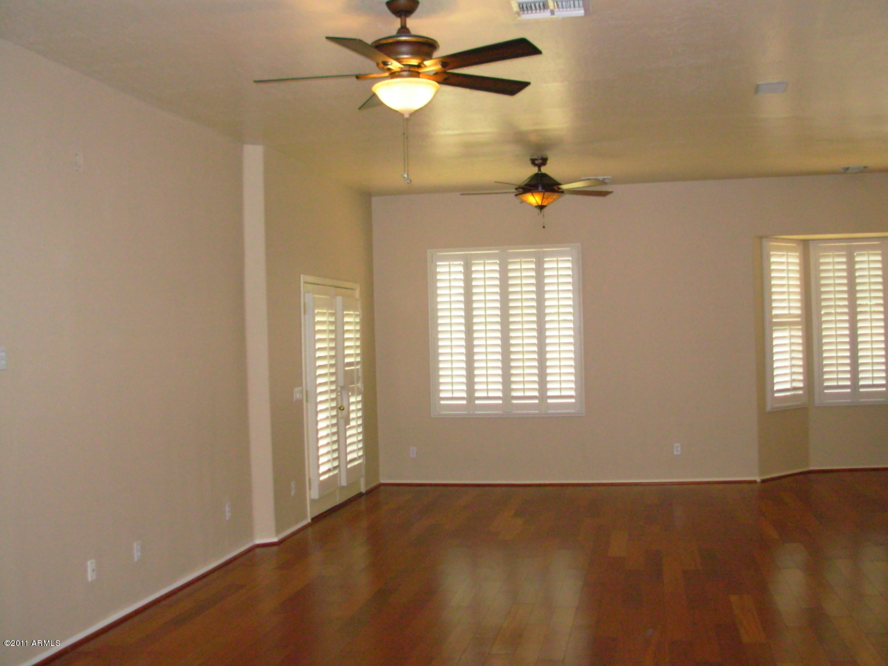 2436 East Darrel Road Phoenix, AZ 85042 - Photo 8 of 22 family room