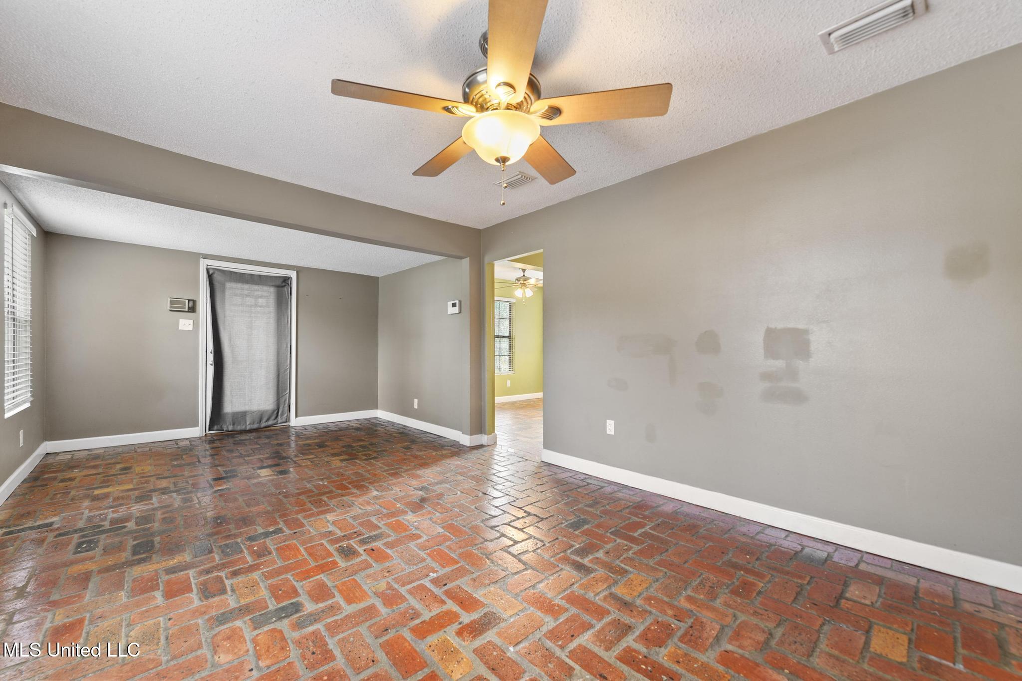 1705 14th Street Pascagoula, MS 39567 - Photo 5 of 36 005