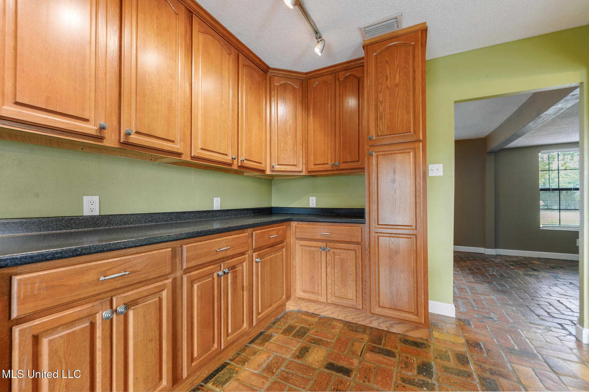 1705 14th Street Pascagoula, MS 39567 - Photo 8 of 36 008