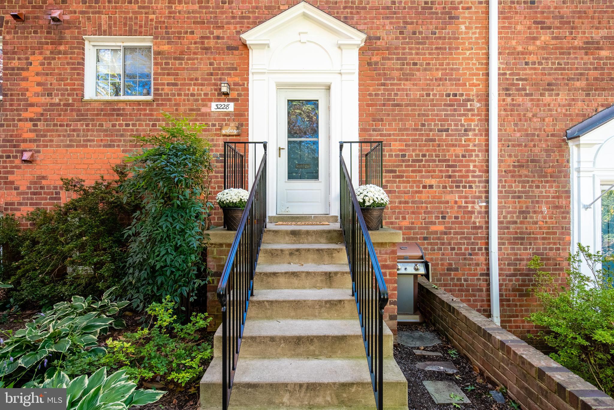 3228 Gunston Road Alexandria, VA 22302 - Photo 2 of 28 Gallery Image 2