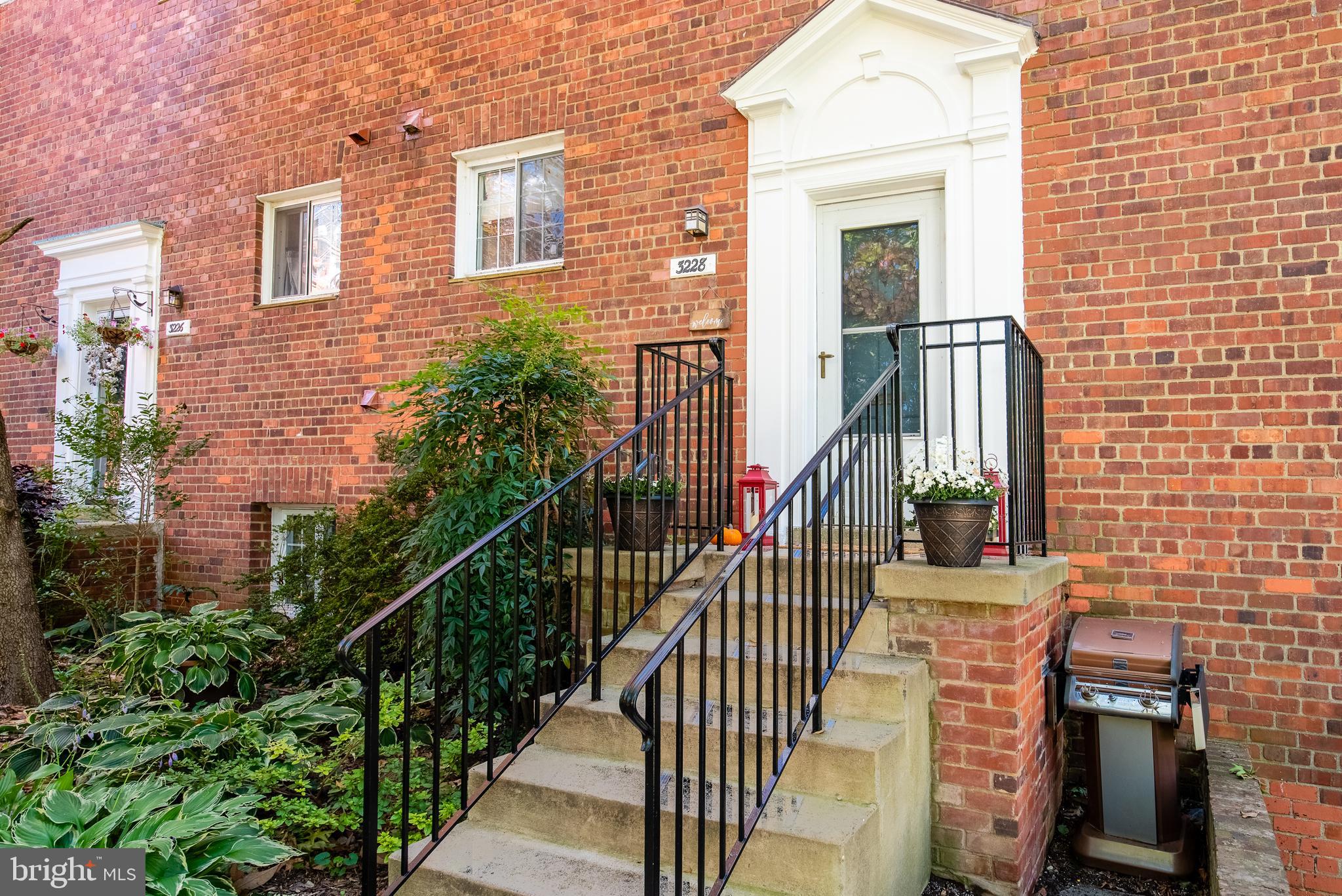 3228 Gunston Road Alexandria, VA 22302 - Photo 3 of 28 Gallery Image 3