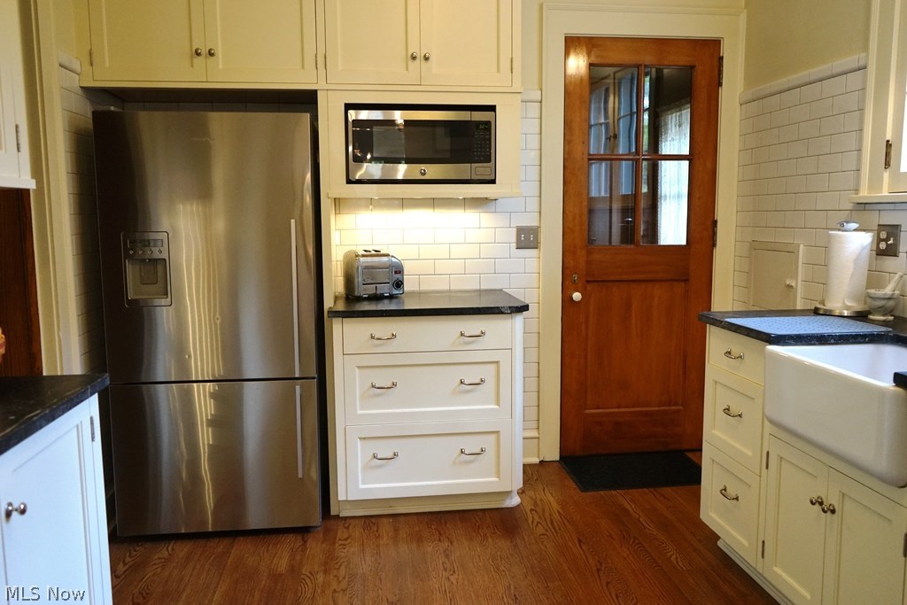 2829 Southington Road Cleveland, OH 44120 - Photo 7 of 17