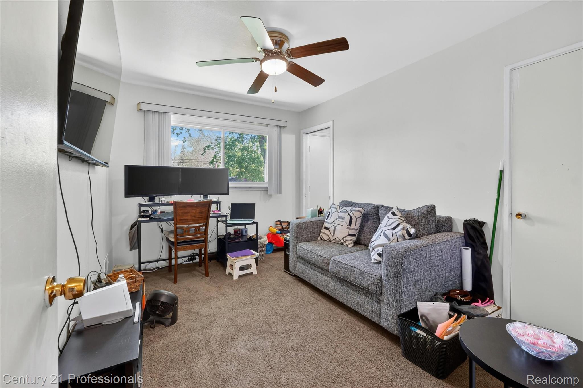 28688 Emerson Street Inkster, MI 48141 - Photo 19 of 44 19-28688-Emerson-St-Inkster-Windowstill.jpg