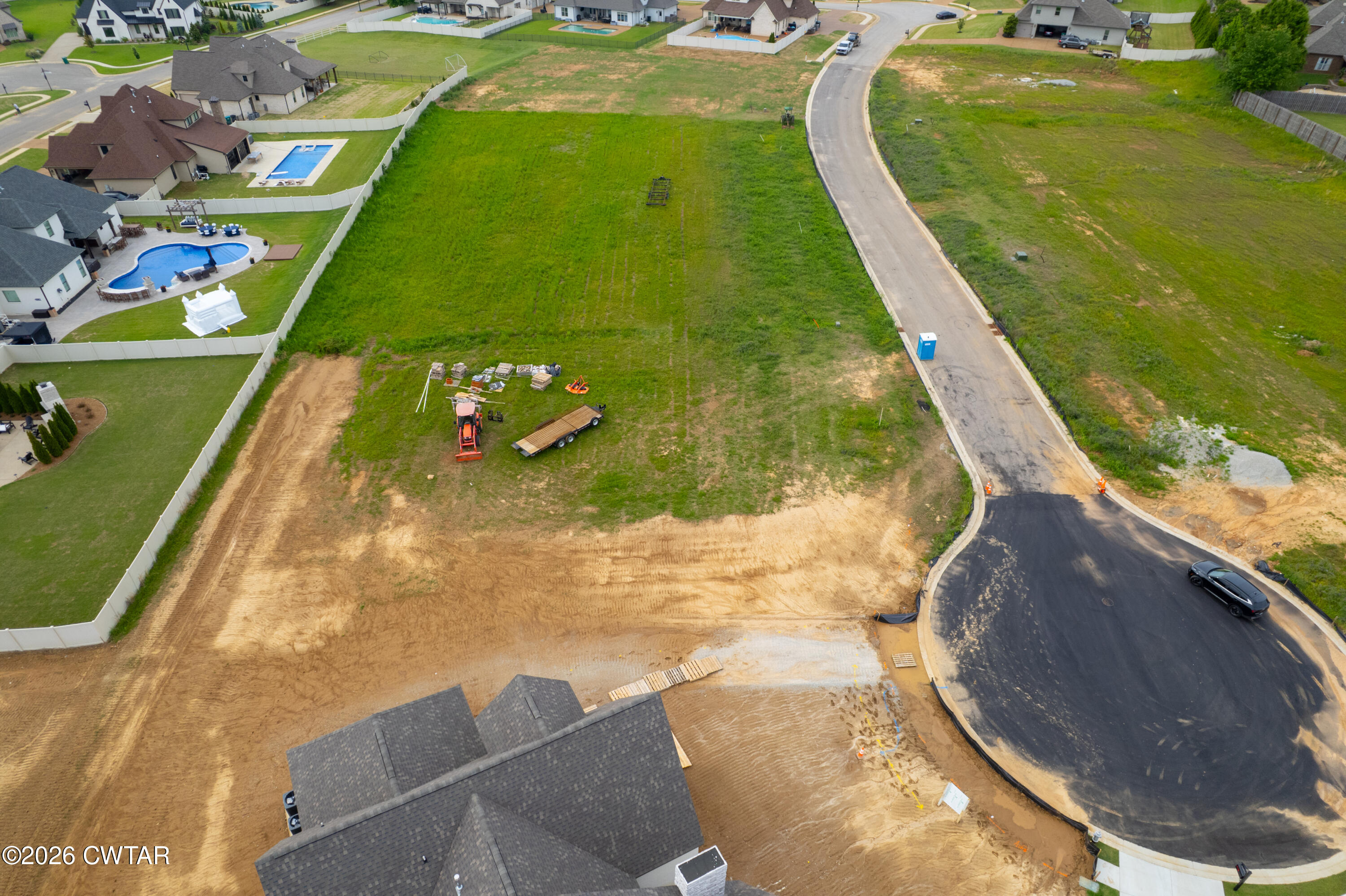 72 Swanbourne Cove Jackson, TN 38305 - Photo 2 of 5 a view of a swimming pool