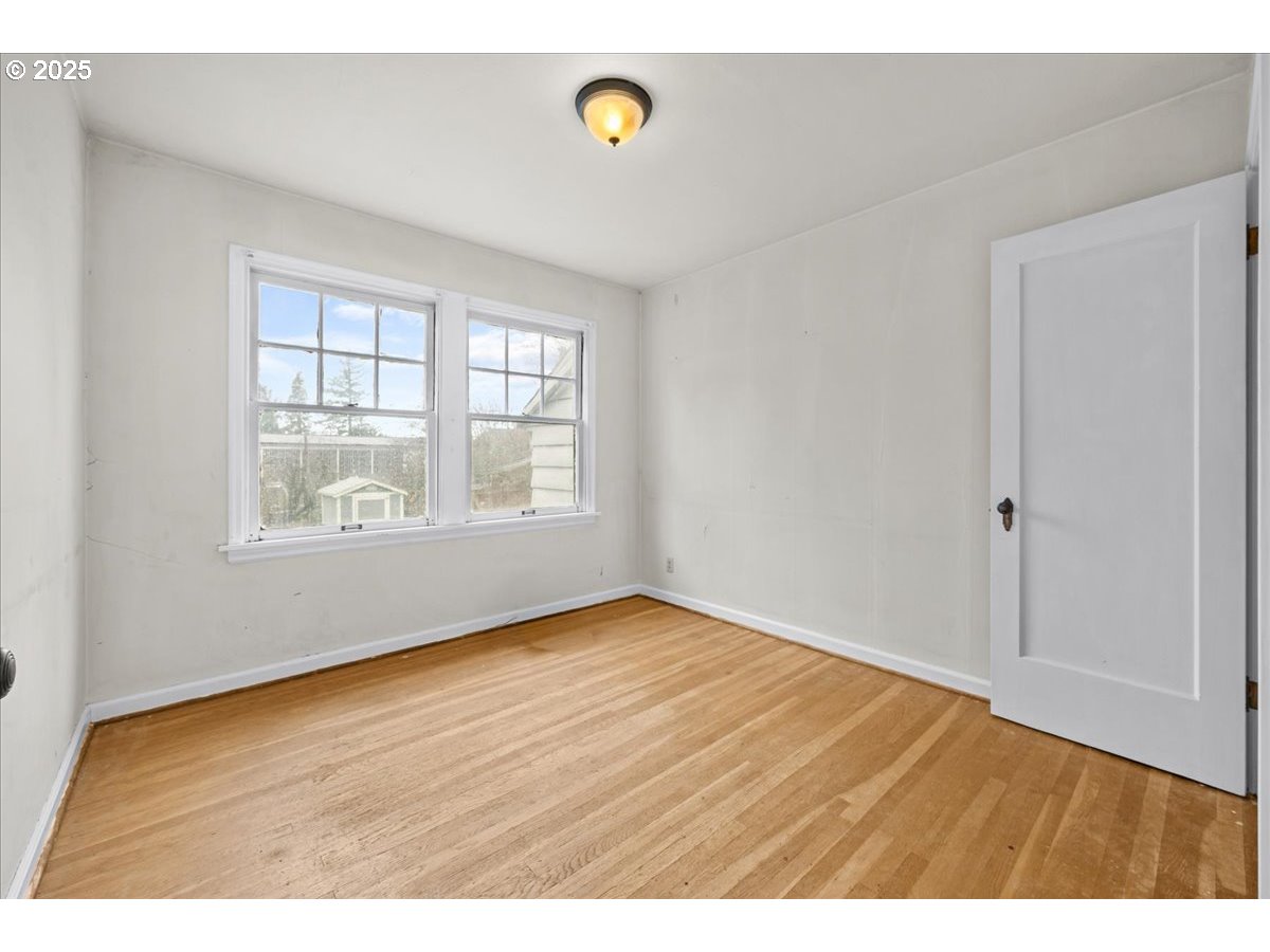 4729 Southwest 31st Drive Portland, OR 97239 - Photo 11 of 28