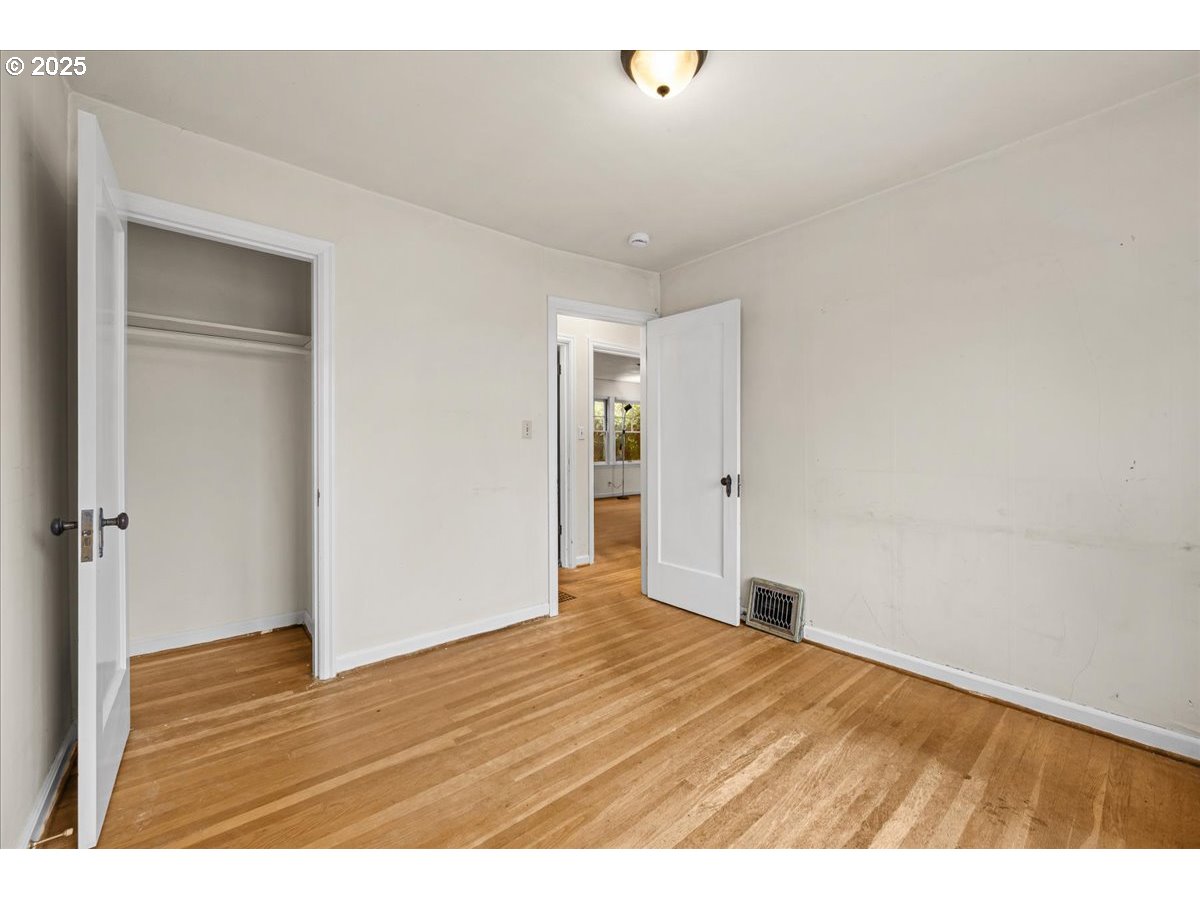 4729 Southwest 31st Drive Portland, OR 97239 - Photo 12 of 28