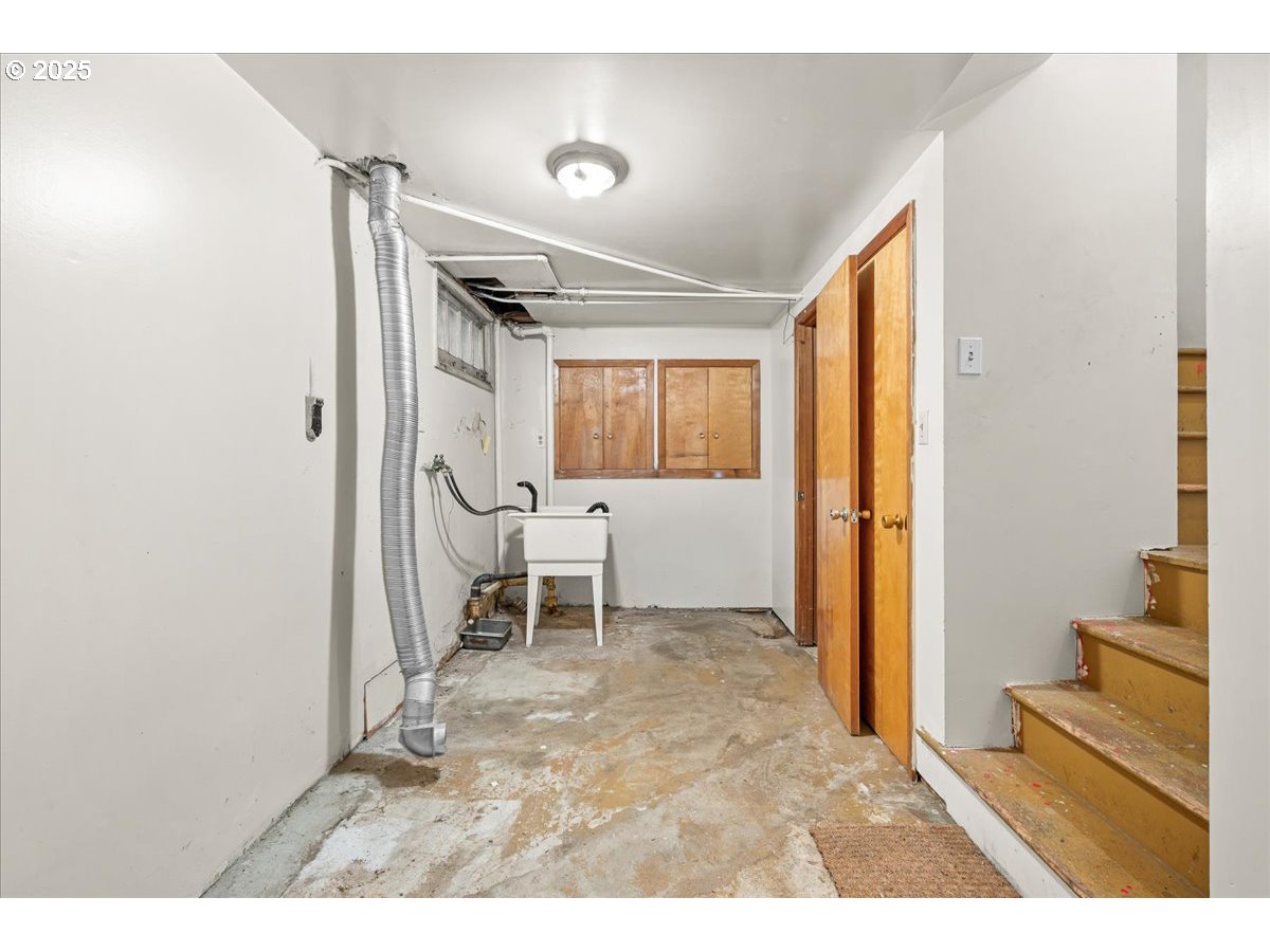 4729 Southwest 31st Drive Portland, OR 97239 - Photo 17 of 28