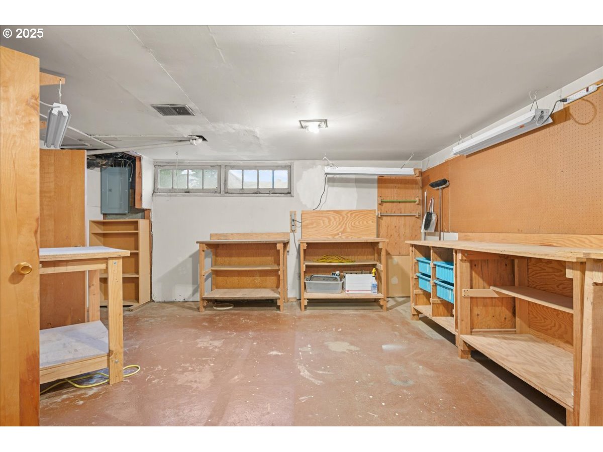 4729 Southwest 31st Drive Portland, OR 97239 - Photo 18 of 28