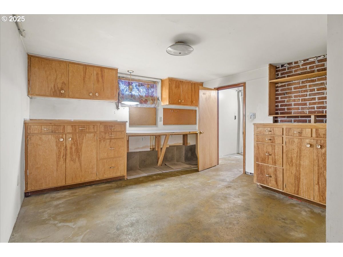 4729 Southwest 31st Drive Portland, OR 97239 - Photo 20 of 28