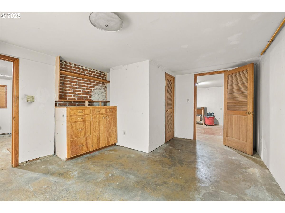 4729 Southwest 31st Drive Portland, OR 97239 - Photo 21 of 28