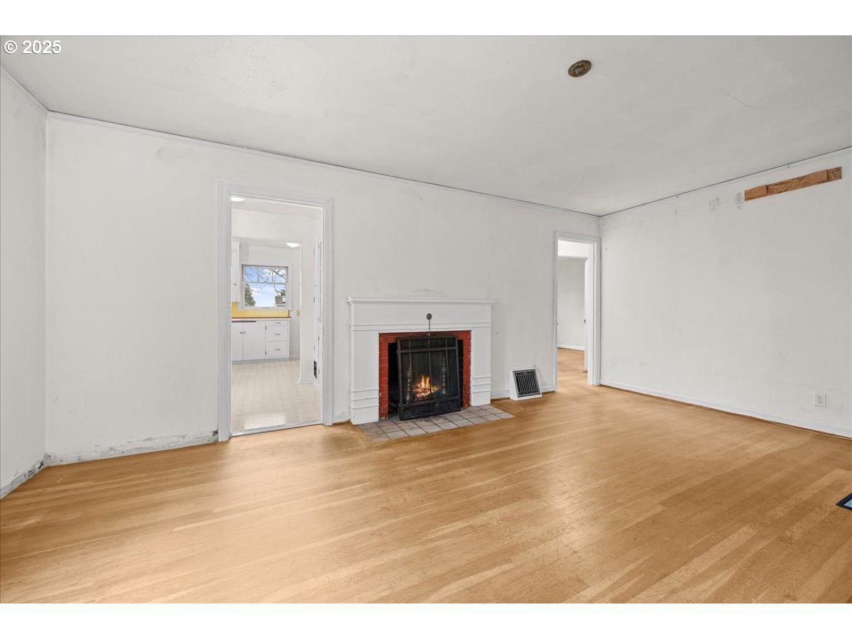 4729 Southwest 31st Drive Portland, OR 97239 - Photo 5 of 28