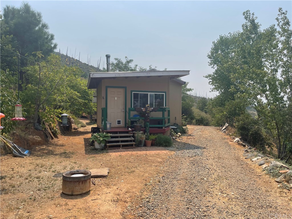 4236 Kakini Road Oroville, CA 95965 - Photo 24 of 36 a view of a patio with a table and chairs