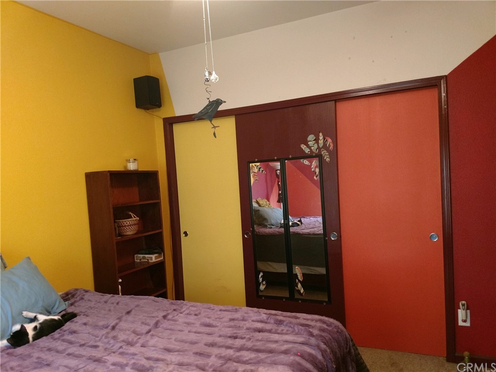 4236 Kakini Road Oroville, CA 95965 - Photo 9 of 36 a bedroom with a bed and a dresser