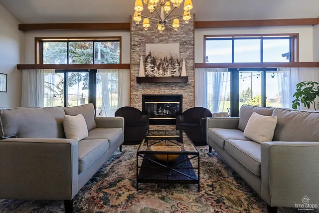 $649,000 | 1262 Golf View Drive, Woodridge, IL 60517