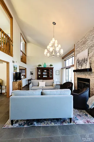 $649,000 | 1262 Golf View Drive, Woodridge, IL 60517