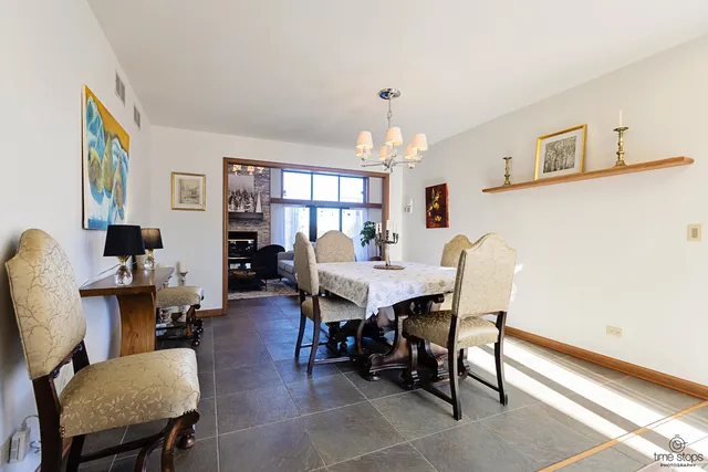 $649,000 | 1262 Golf View Drive, Woodridge, IL 60517