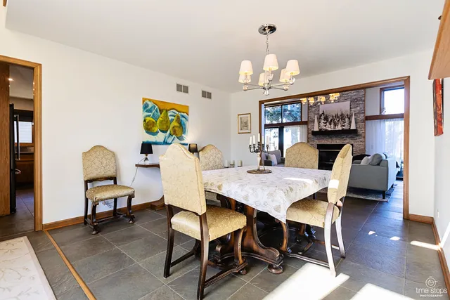 $649,000 | 1262 Golf View Drive, Woodridge, IL 60517