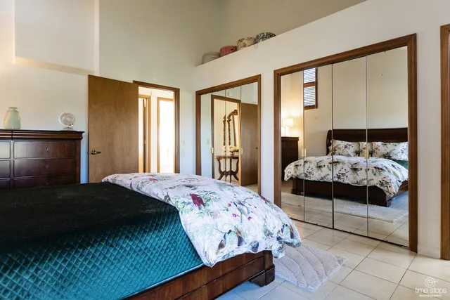 $649,000 | 1262 Golf View Drive, Woodridge, IL 60517