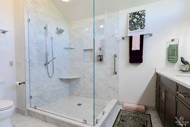 $649,000 | 1262 Golf View Drive, Woodridge, IL 60517