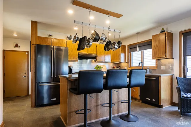 $649,000 | 1262 Golf View Drive, Woodridge, IL 60517