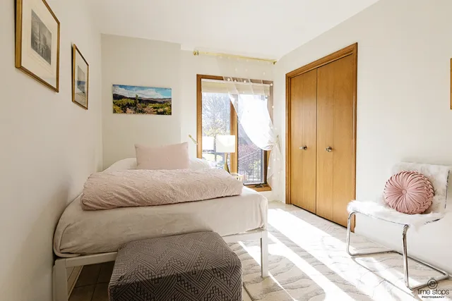 $649,000 | 1262 Golf View Drive, Woodridge, IL 60517