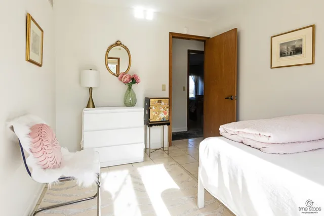 $649,000 | 1262 Golf View Drive, Woodridge, IL 60517