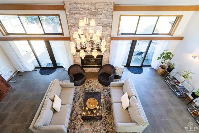 $649,000 | 1262 Golf View Drive, Woodridge, IL 60517