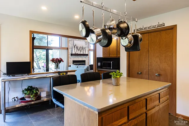 $649,000 | 1262 Golf View Drive, Woodridge, IL 60517