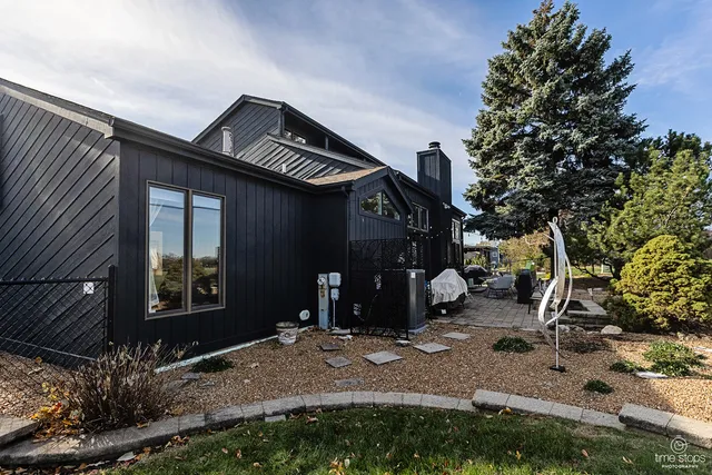 $649,000 | 1262 Golf View Drive, Woodridge, IL 60517