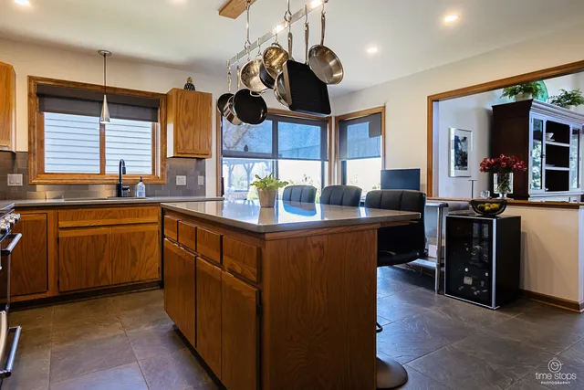 $649,000 | 1262 Golf View Drive, Woodridge, IL 60517