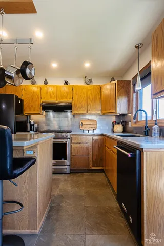 $649,000 | 1262 Golf View Drive, Woodridge, IL 60517