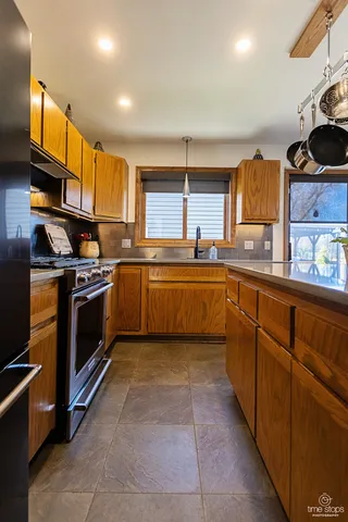 $649,000 | 1262 Golf View Drive, Woodridge, IL 60517