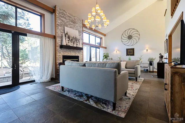 $649,000 | 1262 Golf View Drive, Woodridge, IL 60517