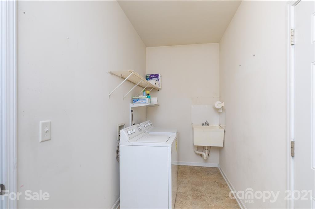 638 Amethyst Circle Fort Mill, SC 29708 - Photo 19 of 38 a utility room with dryer and washer