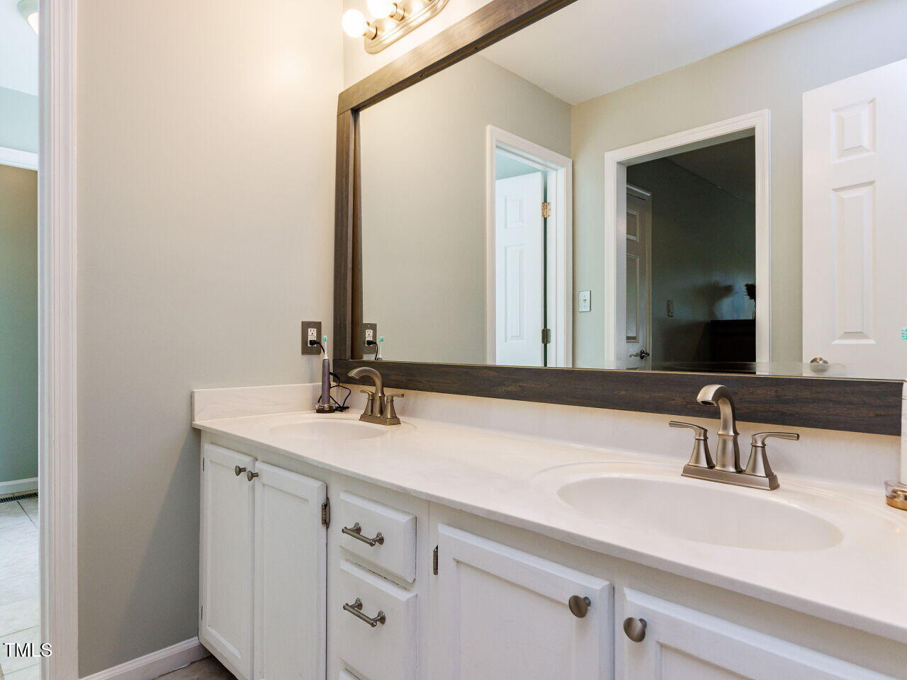 3525 Lytham Place Raleigh, NC 27604 - Photo 19 of 36 019-1280x960-primary-bathroom