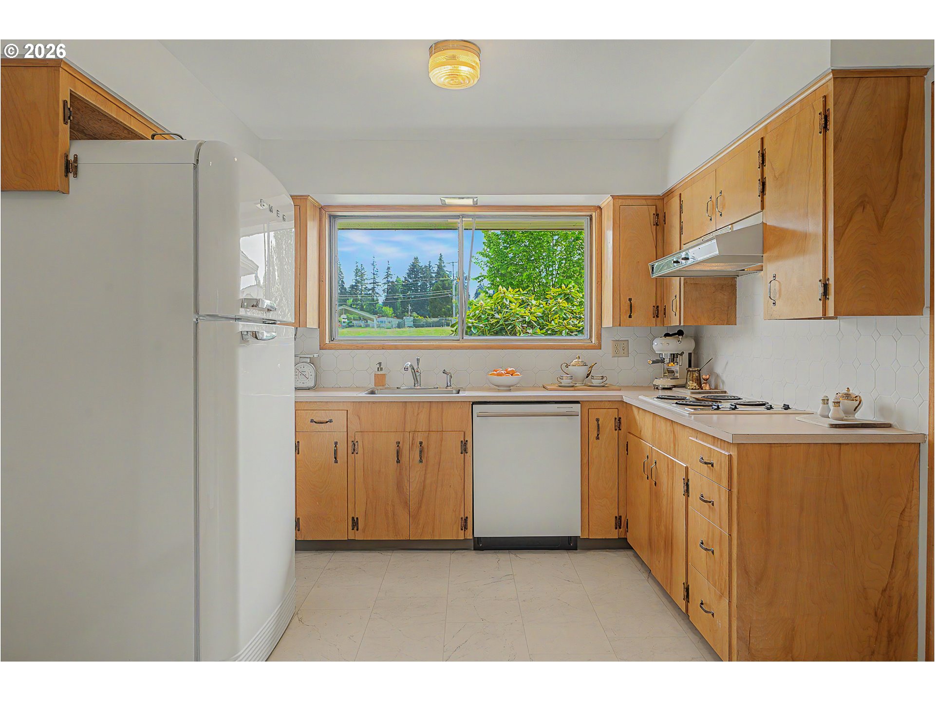 14045 Northeast Sacramento Street Portland, OR 97230 - Photo 13 of 43