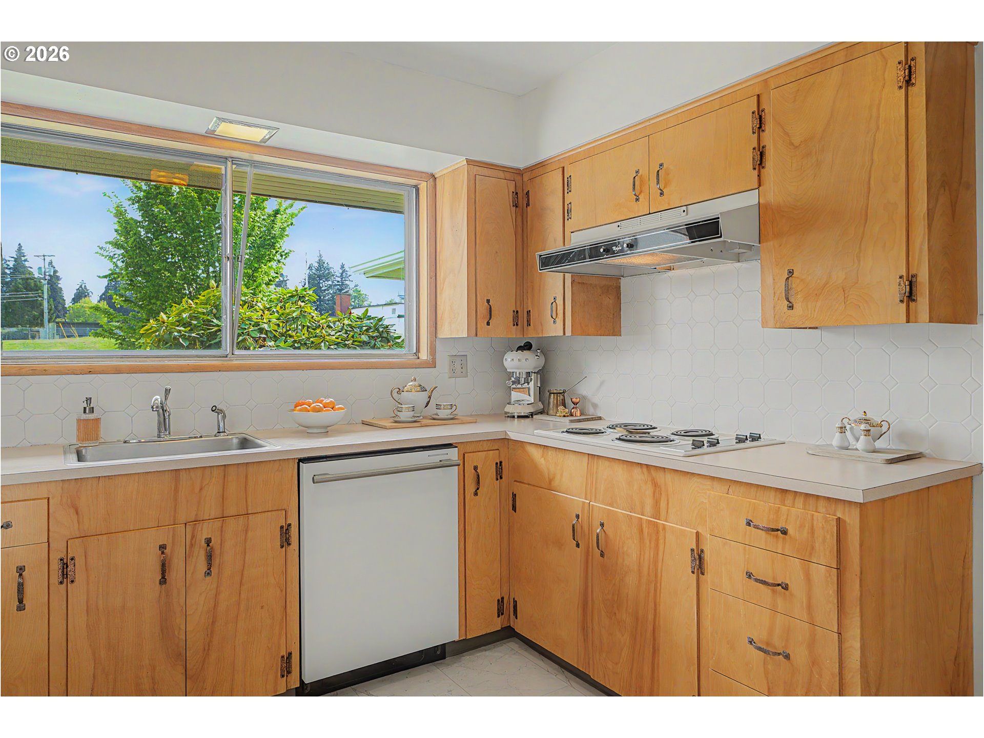 14045 Northeast Sacramento Street Portland, OR 97230 - Photo 14 of 43