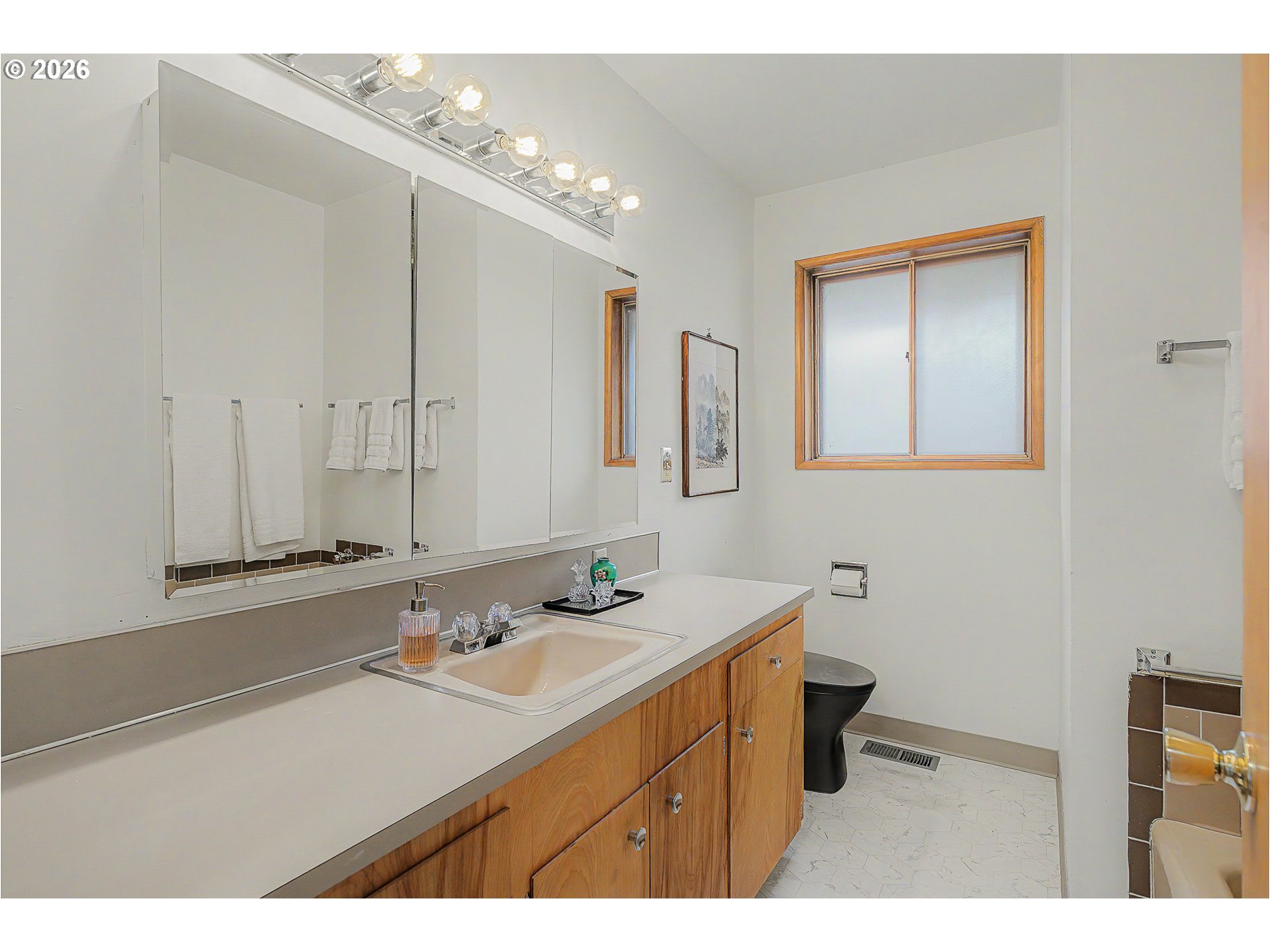 14045 Northeast Sacramento Street Portland, OR 97230 - Photo 17 of 43