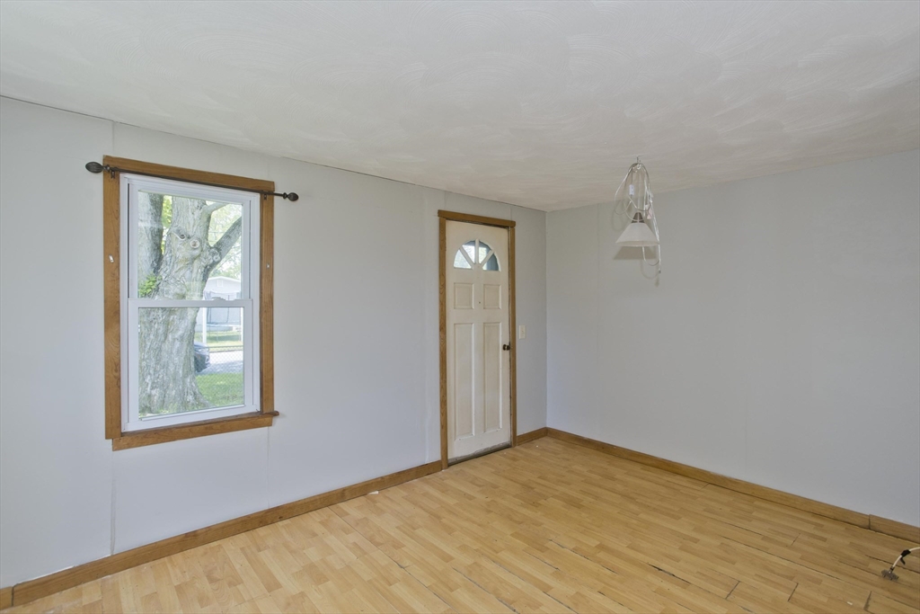 135 Lucerne Road Springfield, MA 01119 - Photo 5 of 40