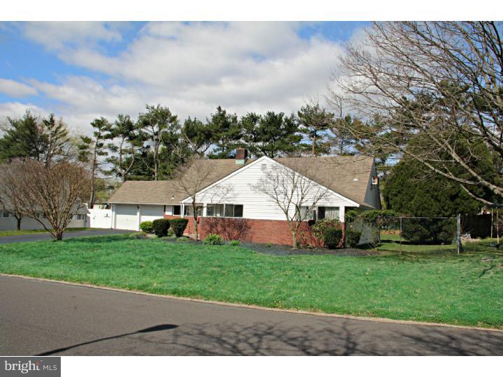 11 Four Leaf Road Levittown, PA 19056 - Photo 2 of 24
