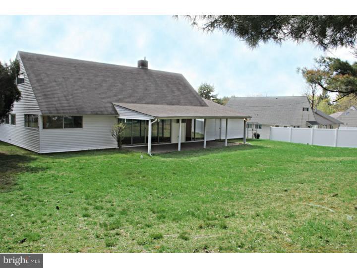 11 Four Leaf Road Levittown, PA 19056 - Photo 5 of 24