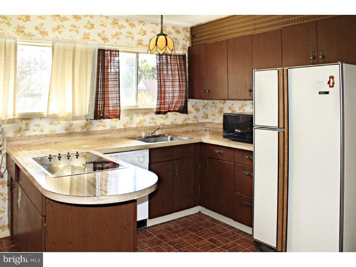 11 Four Leaf Road Levittown, PA 19056 - Photo 6 of 24