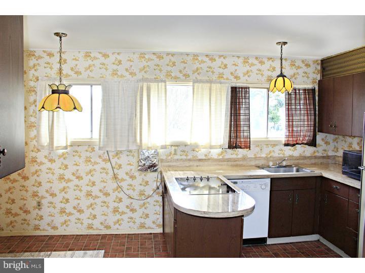 11 Four Leaf Road Levittown, PA 19056 - Photo 8 of 24
